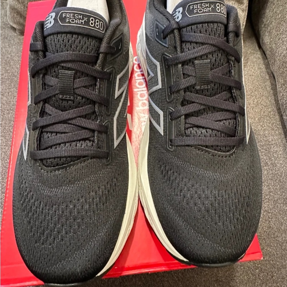 New Balance Fresh Foam 880 Black and White Sneakers. New- never worn.